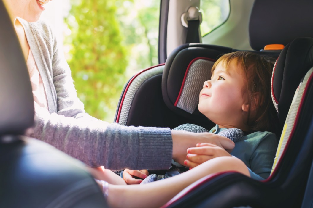 Non legare i figli in auto è illegale, criminale, irresponsabile e può avere conseguenze fatali