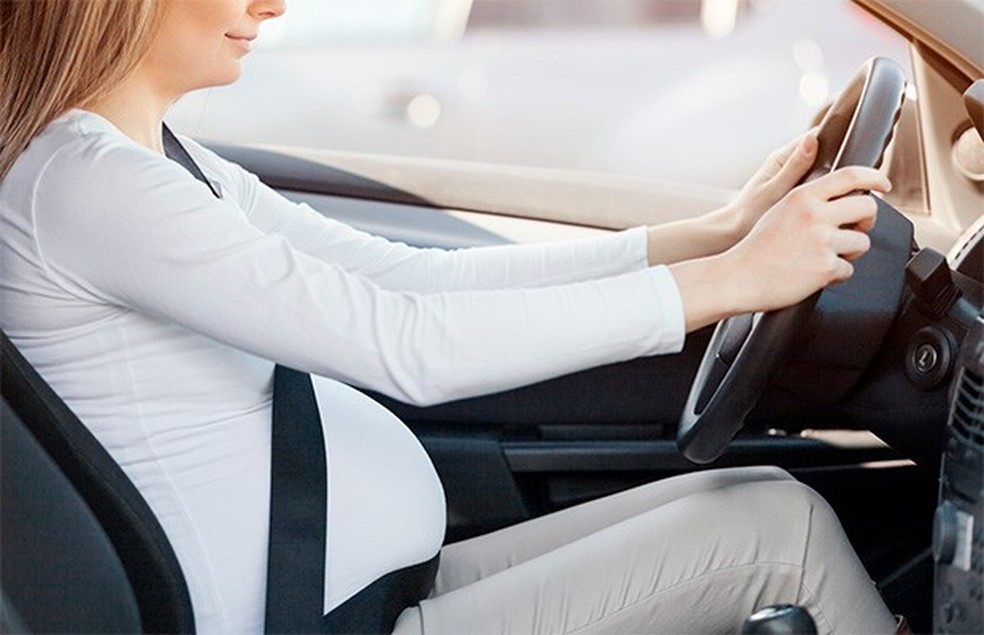 Cinture di sicurezza in gravidanza | Codice della Strada, accessori e uso corretto